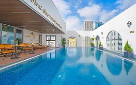 โรงแรมโกลเดน โลตัส